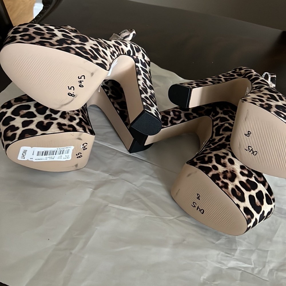 Steve Madden Skyrise Leopard Velvet Platform Pumps. - Picture 12 of 13